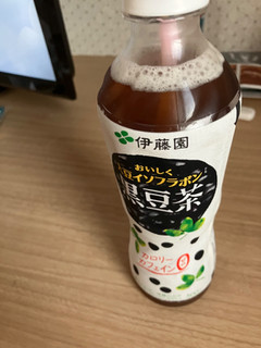 「伊藤園 おいしく大豆イソフラボン 黒豆茶 ペット500ml」のクチコミ画像 by こつめかわうそさん