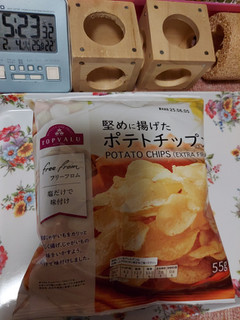 「トップバリュ グリーンアイ Free From 塩だけで味付けした堅めに揚げたポテトチップス 袋55g」のクチコミ画像 by ハムちゃんハムジさん