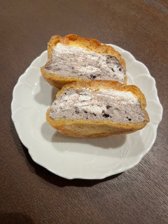 「オランジェ ひかえめに言ってクリーム多めのシュークリーム クッキー＆クリーム 袋1個」のクチコミ画像 by chan-manaさん