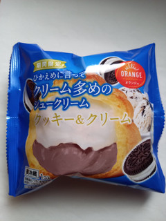 「オランジェ ひかえめに言ってクリーム多めのシュークリーム クッキー＆クリーム 袋1個」のクチコミ画像 by めたろうさん
