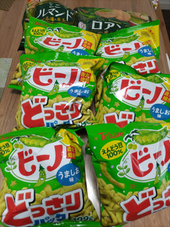 「オランジェ ひかえめに言ってクリーム多めのシュークリーム カスタード 期間限定パッケージ 袋1個」のクチコミ画像 by なんやかんやさん