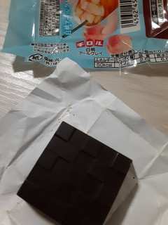 「チロル チロルチョコ 白桃アールグレイ 1個」のクチコミ画像 by もこもこもっちさん
