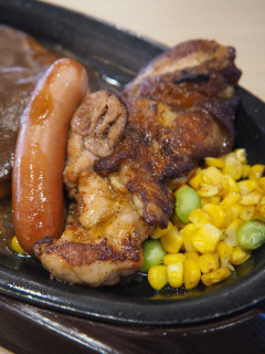 「ガスト 鉄板ハンバーグミックスグリル」のクチコミ画像 by taktak99さん