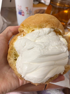 「ローソン でっかいシュー 信州八ヶ岳産牛乳のクリーム＆ホイップ」のクチコミ画像 by もぐミさん
