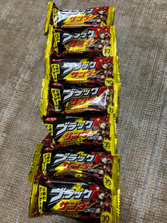 「有楽製菓 ブラックサンダー 袋1本」のクチコミ画像 by もぐもぐもぐ太郎さん