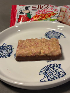 「有楽製菓 ミルクないちごのサンダー 袋1本」のクチコミ画像 by chickyさん