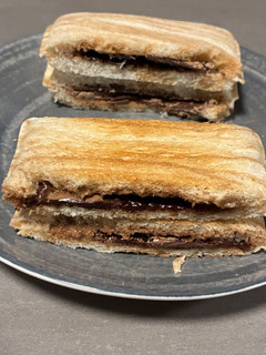 「ヤマザキ ランチパック 濃厚ショコラ ゴディバ監修」のクチコミ画像 by chickyさん