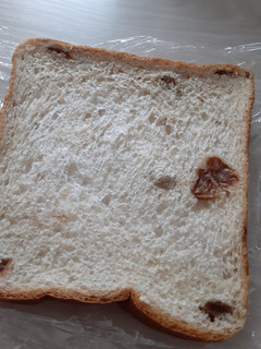 「コープさっぽろ ライ麦の風味 レーズン入りオリーブオイル食パン 袋3枚」のクチコミ画像 by もこもこもっちさん