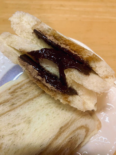 「ヤマザキ ランチパック 濃厚ショコラ ゴディバ監修」のクチコミ画像 by ハッピーきのこさん