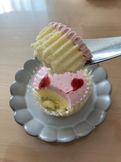 「セブン-イレブン とろ生チーズケーキ いちご」のクチコミ画像 by こつめかわうそさん