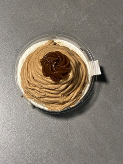 「セブン-イレブン イタリア栗のモンブラン 8層仕立て」のクチコミ画像 by chickyさん