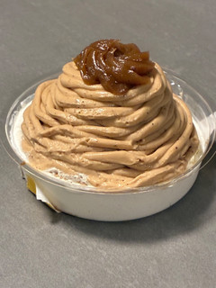 「セブン-イレブン イタリア栗のモンブラン 8層仕立て」のクチコミ画像 by chickyさん