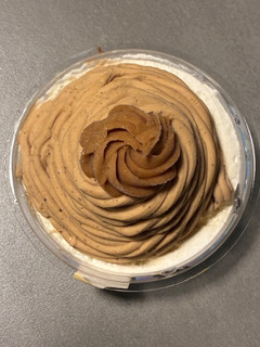 「セブン-イレブン イタリア栗のモンブラン 8層仕立て」のクチコミ画像 by chickyさん