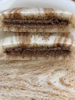 「ヤマザキ ランチパック 濃厚ショコラ ゴディバ監修」のクチコミ画像 by BLACKLALAさん