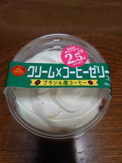 4点セット　シークリーム二個デイリークリーム二個 毎度ながら、シールを全く活用していません - デイリーヤマザキ