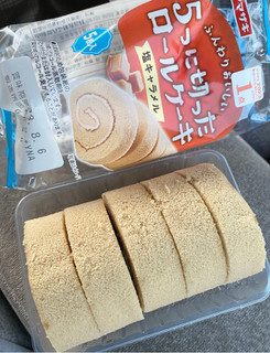 「ヤマザキ 5つに切ったロールケーキ 塩キャラメル 5枚」のクチコミ画像 by もんペチさん
