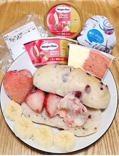 「ハーゲンダッツ ミニカップ CREAMY GELATO いちご練乳みるく 110ml」のクチコミ画像 by みにぃ321321さん