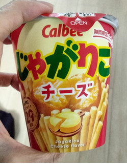 「カルビー じゃがりこ チーズ カップ55g」のクチコミ画像 by おうちーママさん