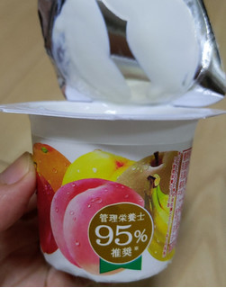「オハヨー おいしく果実 フルーツミックスヨーグルト カップ70g×4」のクチコミ画像 by おうちーママさん