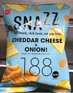 「おやつカンパニー SNAZZ チェダーチーズ＆オニオン味 袋40g」のクチコミ画像 by もぐりーさん