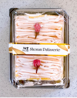「カンパーニュ 湘南パティスリー 桜のモンブランロールケーキ」のクチコミ画像 by むぎっこさん