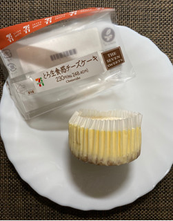 「セブン-イレブン とろ生食感チーズケーキ」のクチコミ画像 by わらびーずさん