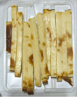 「紀ノ國屋 柚子胡椒のあとひく辛さが引き立つ焼チーズ 58g」のクチコミ画像 by もぐちゃかさん