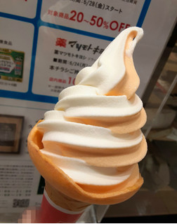 「北海道どさんこプラザ ソフトクリーム メロンミックス」のクチコミ画像 by つなさん