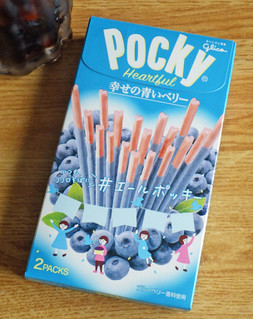 「江崎グリコ 幸せの青いベリーポッキー ハートフル 箱11本×2」のクチコミ画像 by 7GのOPさん