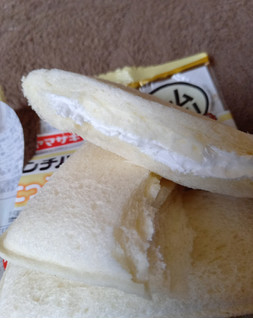「ヤマザキ ランチパック たっぷりチーズクリーム」のクチコミ画像 by レビュアーさん