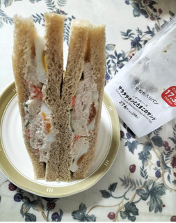 「ファミリーマート サラダチキンとたまごのサンド 2個」のクチコミ画像 by コマメのグルメさん