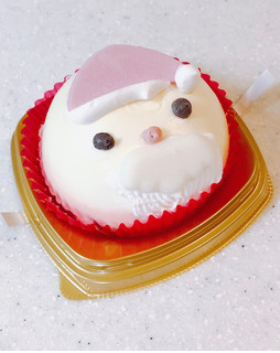 「セブン-イレブン サンタさんケーキ バニラ＆いちごクリーム」のクチコミ画像 by ビーピィさん