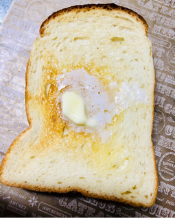 「セブンプレミアムゴールド 金の食パン 厚切り 袋2枚」のクチコミ画像 by シナもンさん