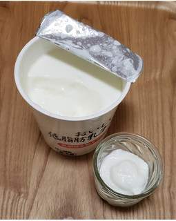 「タカハシ乳業 おいしい低脂肪乳ヨーグルト カップ405g」のクチコミ画像 by みにぃ321321さん