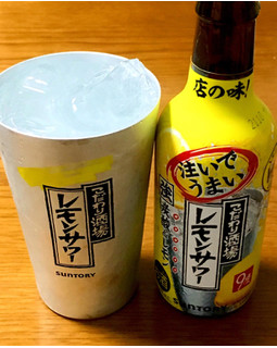 「サントリー こだわり酒場のレモンサワー 注いでうまい 瓶250ml」のクチコミ画像 by ビールが一番さん