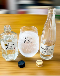 「サントリー ジャパニーズクラフトジン ROKU 瓶200ml」のクチコミ画像 by ビールが一番さん