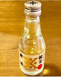 「沢の鶴 純米樽酒金箔入り 瓶180ml」のクチコミ画像 by ビールが一番さん