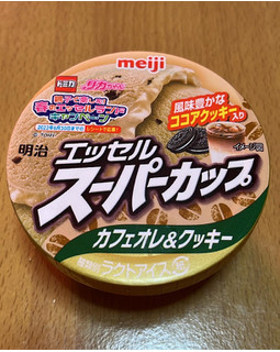 「明治 エッセル スーパーカップ カフェオレ＆クッキー カップ200ml」のクチコミ画像 by いちにちいちさん