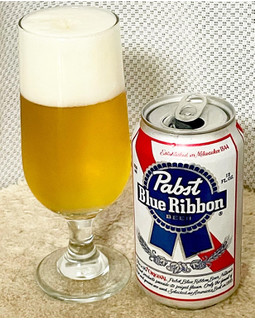 「Pabst Brewing Company Pabst Blue Ribbon Beer 355ml」のクチコミ画像 by ビールが一番さん