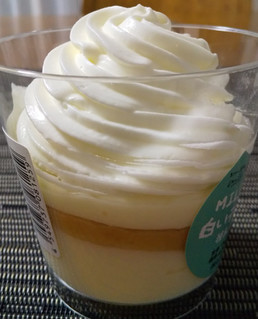 「ローソン Uchi Cafe’ × Milk MILK 白いティラミス 練乳仕立て」のクチコミ画像 by るったんさん