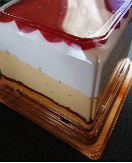 「オランジェ 6層のたっぷり苺ショートケーキ 袋1個」のクチコミ画像 by わーぷさん