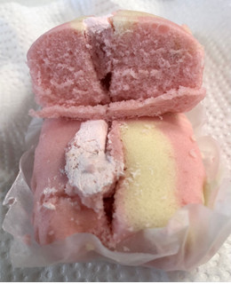 「ヤマザキ つぶつぶクランチ入り 苺クリーム蒸しケーキ 袋1個」のクチコミ画像 by SANAさん