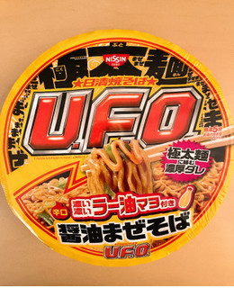 「日清食品 日清焼そばU.F.O. 濃い濃いラー油マヨ付き醤油まぜそば カップ112g」のクチコミ画像 by きだっちさん