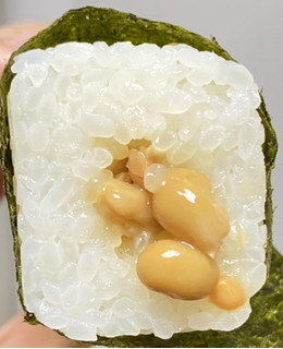 「セブン-イレブン 手巻寿司 北海道産大豆の納豆巻」のクチコミ画像 by 太らない体がほしいさん