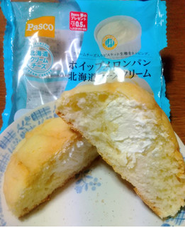 「Pasco ホイップメロンパン 北海道チーズクリーム 袋1個」のクチコミ画像 by uhkkieさん