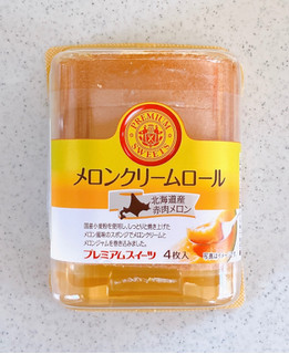 「ヤマザキ PREMIUM SWEETS メロンクリームロール 北海道産赤肉メロン 4枚」のクチコミ画像 by むぎっこさん