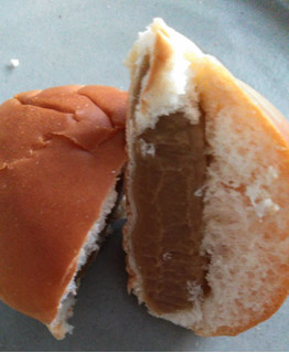「ヤマザキ 薄皮 焦がしキャラメルクリームパン 袋5個」のクチコミ画像 by プコーさん
