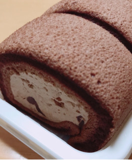 「ローソン Uchi Cafe’ SWEETS もち食感ロール ショコラ」のクチコミ画像 by オタチーヌさん