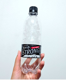 「サントリー THE STRONG 天然水スパークリング ペット510ml」のクチコミ画像 by 果季口さん