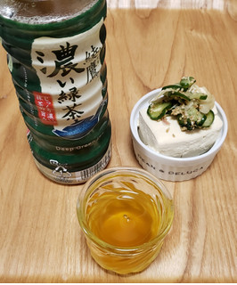 「コカ・コーラ 綾鷹 濃い緑茶 和柄デザインボトル ペット525ml」のクチコミ画像 by みにぃ321321さん